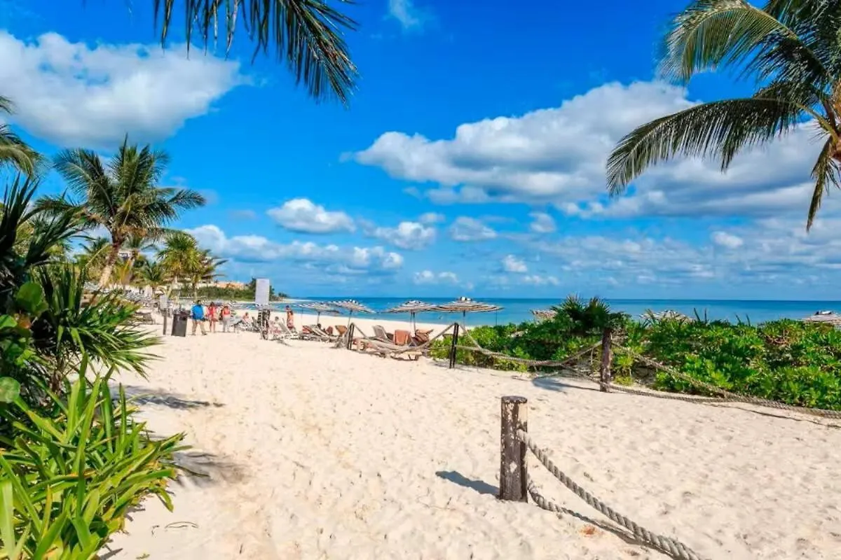 Condo Beach Front 2Br 3Bath Family Big Pool Jacuzzi Tenis Gym Spa 0*, Playa del Carmen