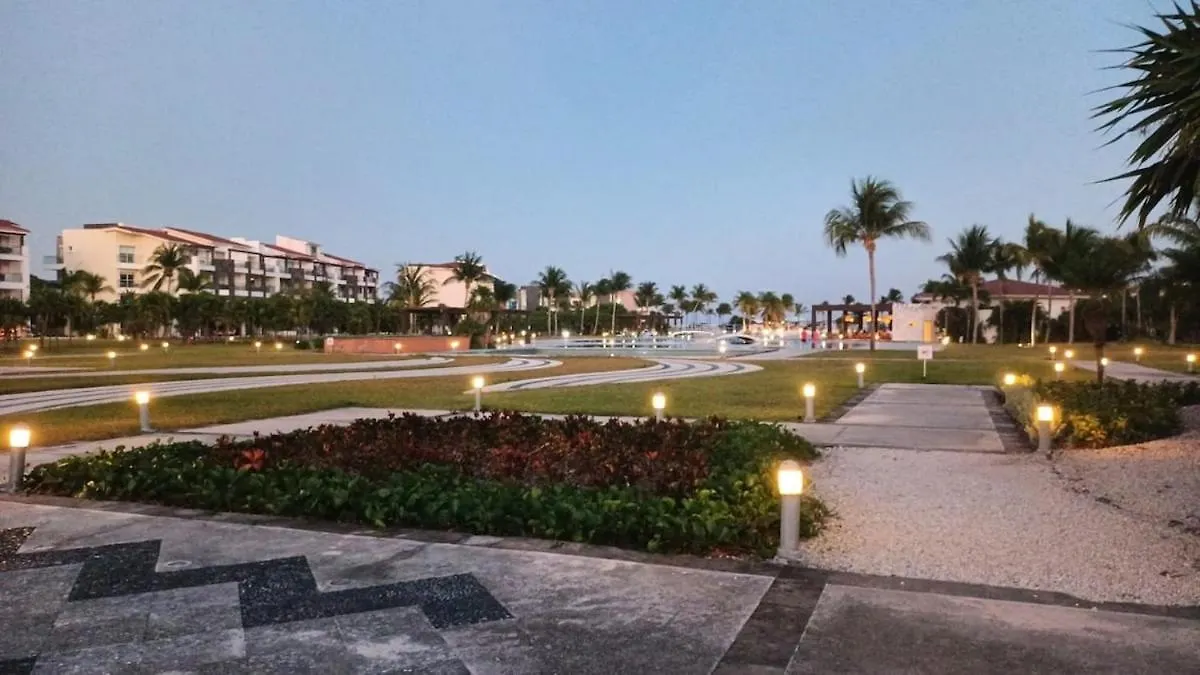 Apartment Condo Beach Front 2Br 3Bath Family Big Pool Jacuzzi Tenis Gym Spa