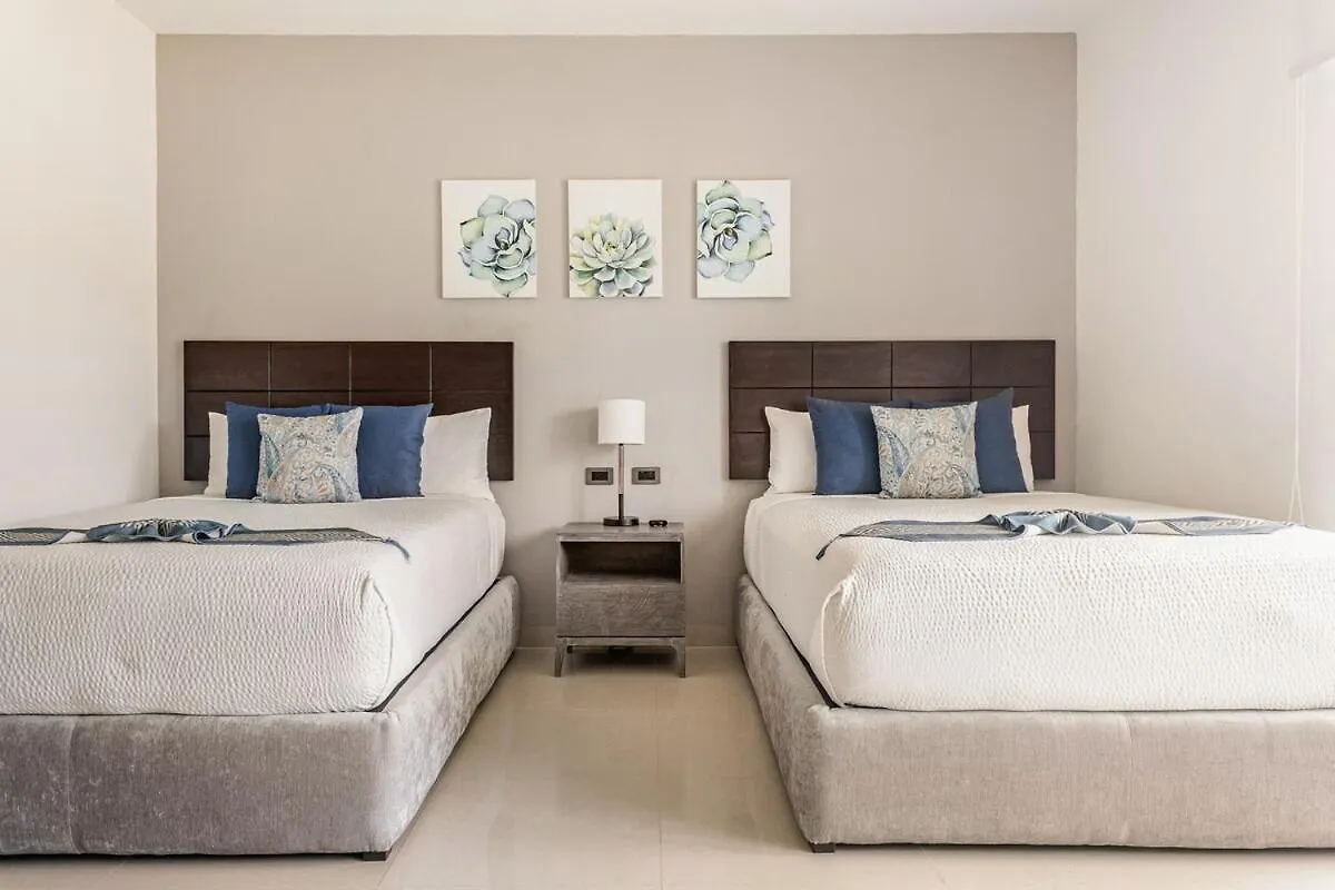 Condo Beach Front 2Br 3Bath Family Big Pool Jacuzzi Tenis Gym Spa 0*, Playa del Carmen