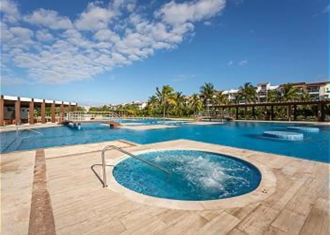 Condo Beach Front 2Br 3Bath Family Big Pool Jacuzzi Tenis Gym Spa Playa del Carmen